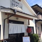 店頭に車3台停められるスペースあります。