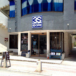 3S cafe - 青い看板が目印