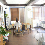 3S cafe - 光が入り自然光で明るい店内