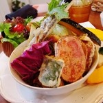 アンソレイユ - チキンソテー。地元産玉ねぎと新トマトのサルサ風ソース添え（１４年７月）