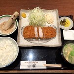 とんかつ　庄内 - 料理写真:厚切りロースカツランチ※ご飯、キャベサラおかわり無料