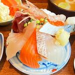 ニューおさかなセンター イチノニ - 厳選10種の三陸海鮮丼
