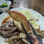 ナカガワ☆スエ食堂 - 何故かりんごのソテーがありました(笑)　これも美味かった！