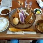 フライデイ - 10分と待たずに到着。