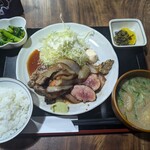 ナカガワ☆スエ食堂 - 合盛肉ソテーとラム肉ソテーの合盛り定食（通常メニューではありません）
