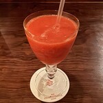 290895442 - 楽しみにしていた季節のカクテル、フローズン・ストロベリー・ダイキリ、甘さとキリッとした味が共存していて美味しかったです