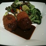カメレオン - かつべ牛とインカのめざめコロッケ