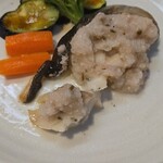 キッチン ブルー グローブ - 銀ポワレをカット、皮が引っ掛かる