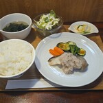 キッチン ブルー グローブ - 銀だらポワレ　桜香る塩麹と大根おろしソース