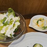 キッチン ブルー グローブ - サラダ、お新香のアップ