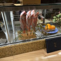 対馬のどぐろとイカ活き造り 博多 魚蔵 都ホテル店 - 