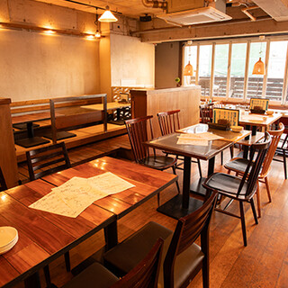 お洒落な雰囲気漂う店内■貸切宴会やパーティー・お子様連れも◎