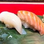 立喰 さくら寿司 - やりいか220円、サーモン220円