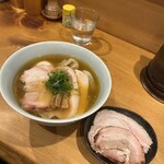 中華そば しば田 - 特製煮干しそば（鶏チャーシュー＋ロースチャーシュー）とバラチャーシュー