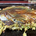 お好み焼 風月 - わかるかな？ この空気を含んだ厚み