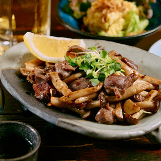 大充実♪焼鳥屋と思えぬぐらい豊富な、お酒が進む逸品料理！