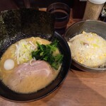 松壱家 - 料理写真:醤油豚骨炒飯セット