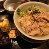 Restaurant RIVE GAUCHE - フォー・ボー(牛肉のベトナムうどん)1,320円✨平麺の米粉のフォー。種入りの唐辛子やフライドガーリックでお好みの味付けに。