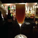 バー ジャダ - H26.7　沖縄産フレッシュマンゴーを使ったシャンパンカクテル