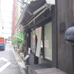 麺処 銀笹 - 結構ほそい路地に