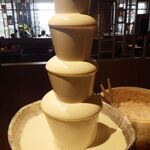 올데이 다이닝 모자이크 - 화이트 초콜릿 분수