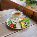 MaSiLo cafe - まずは前菜のサラダ｡