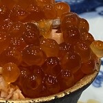 鮨 浜はち - イクラと時知らず鮭の親子お猪口丼