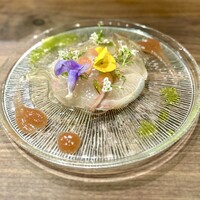 恵比寿ビストロ 猫も杓子も - 旬魚とお花のカルパッチョ