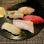 鮨居酒屋 克 - 料理写真:握り五貫で500円