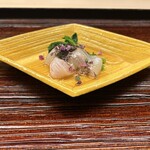 楽心 - ヒラメ昆布じめ、キャビアと菜の花の辛子漬け添え