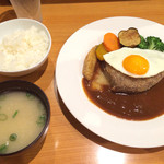 ガーベラキッチン - ガーベラハンバーグ（目玉焼き）