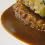 カレーハウス すぷ～ん - 濃厚でスパイシーな欧風のカレー。
      コクがあって、辛味もほんのりと。
      
      
      