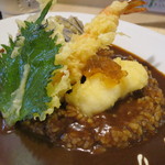 カレーハウス すぷ～ん - 揚げ立ての天ぷらはサクサクで軽い仕上げに。