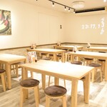 豊年満作 - 2階　テーブル席