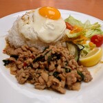 デニーズ - 鶏肉のバジル炒めごはん〜ガパオ・ガイ