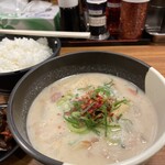 老虎苑 - この唐辛子が旨いかす汁にしっくりハマる٩(^‿^)۶