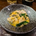 粉ひで - お通しのニラ玉は絶妙な焼き加減。