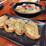 Oyster & Smoked Bar Sango - アヒージョ＆バケット