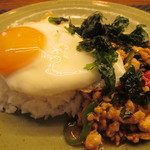 モンスーンカフェ  - フライドガパオがタップリです！＾＾）。