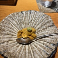 乙女寿司 - 紫雲丹(函館産)。海苔と一緒にいただいて、海苔の風味と濃厚な味が堪らない( ´∀｀)