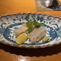 乙女寿司 - ボタンエビと梅貝。ボタンエビはすんごく肉厚でぶりっぶり。旨みも強い！梅貝はコリコリの貝特有の臭みがなく美味しい。