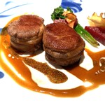 アピシウス - シストロン産仔羊コートフィレ肉のポワレ　ココナッツミルクとカレー風味