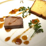 アピシウス - アピシウス伝統のフォアグラのテリーヌ　紅茶のジュレとシフォンケーキ添え　メープルシロップの香り