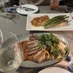 Tommy Bahama Restaurant, Bar & Store - 