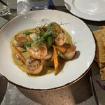 Tommy Bahama Restaurant, Bar & Store - 