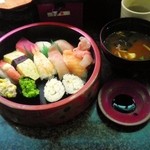 Kaiten sushi sakae - サービス寿司