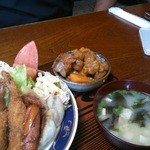 Chuukahan tenmiyoshi - エビフライ定食（９００円）なぜか、エビ以外も乗っているのは気になってしまいました。