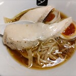 中華そば 髙野 - 低温調理の鶏ムネ肉チャーシュー ♪