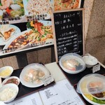 上海家庭料理 謝謝 - 店頭看板メニュー2　サンプル付き！