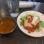 カーン・ケバブ・ビリヤニ - ラッサムとサラダ